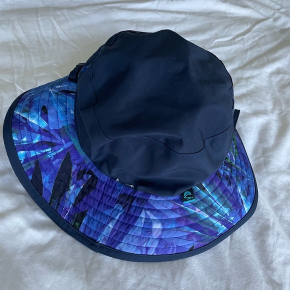 Reversible bucket hat - Picture 4 of 5